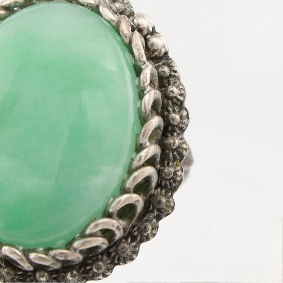 Vintage Jade Sterling Silver Ring Size 8 Large Light Mint Green Oval Cabochon - Picture 3 of 6